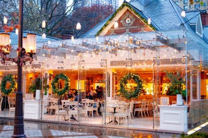 Are Tennessee restaurants open at full capacity?