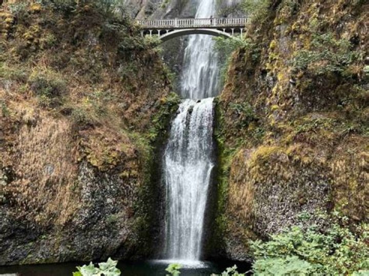 Can you drive through Columbia River Gorge?