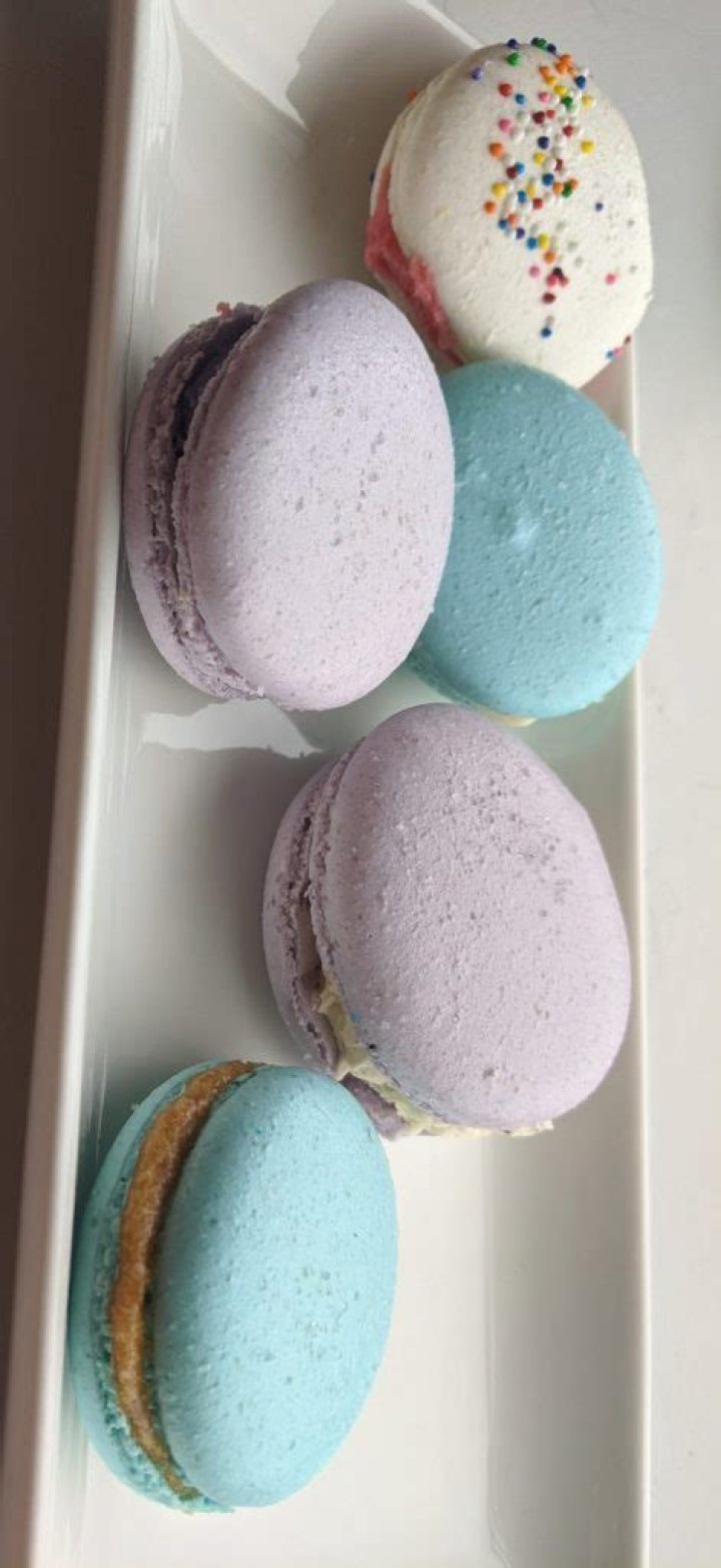Can you use blanched almond flour for macarons