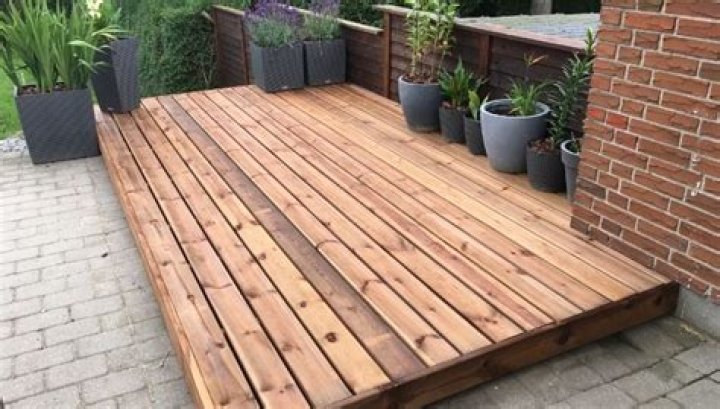 Do outdoor rugs ruin wood decks?