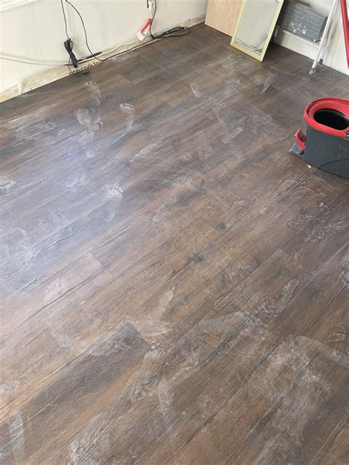 Does borax kill fleas on hardwood floors