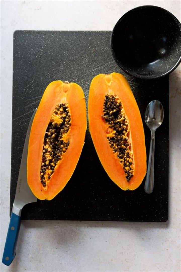 How long can you keep Cut papaya in the fridge?