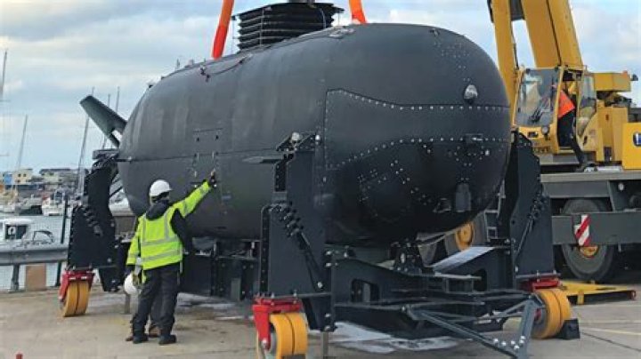 How many midget submarines launched actually made it into the harbor?