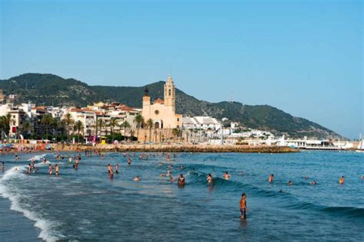 How much is the train from Barcelona to Sitges?