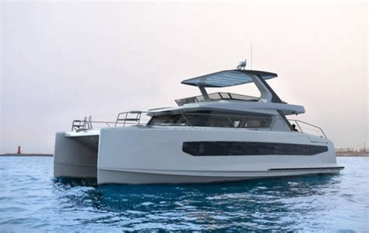 Is a trimaran more stable than a catamaran?