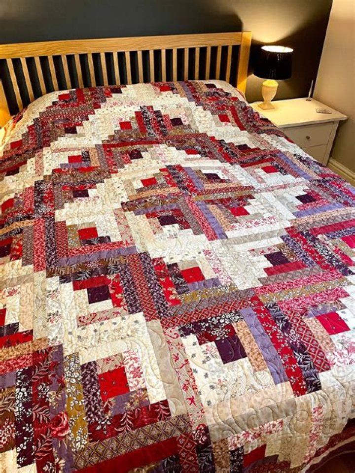 What are the origins of Log Cabin Patchwork