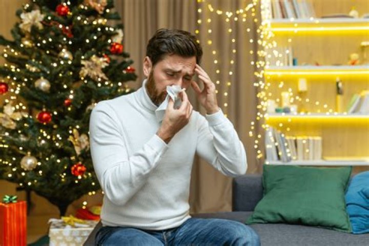 What are the symptoms of Christmas tree syndrome?