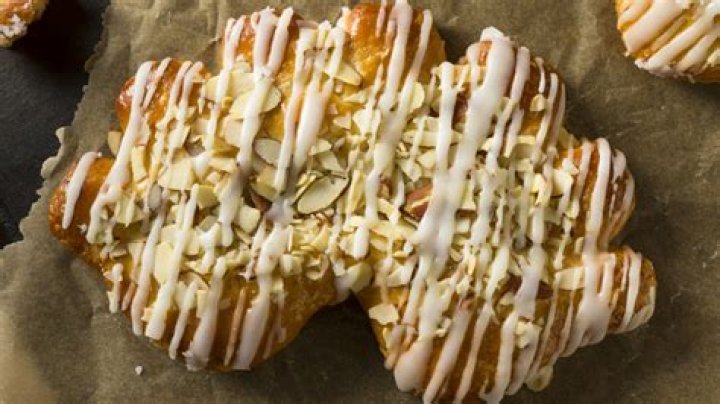 What does a bear claw look like