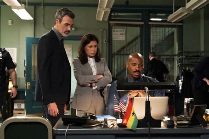 What episode was Maura Tierney on the office?