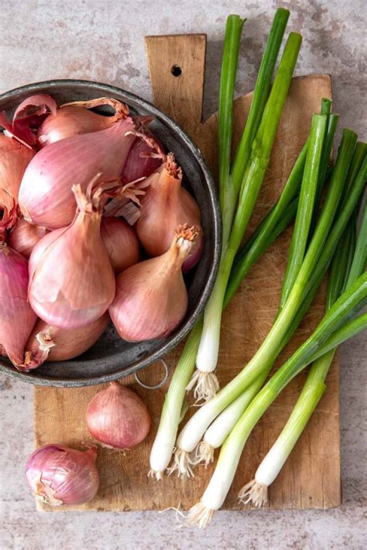 What is shallot sauce made of?