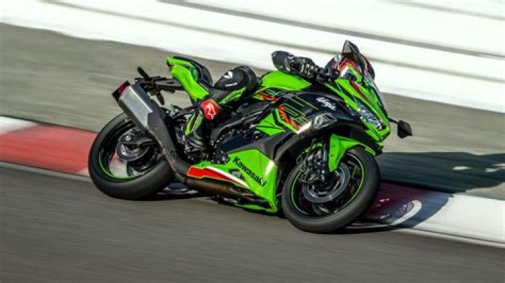 What is the top speed of a Zzr 1400?