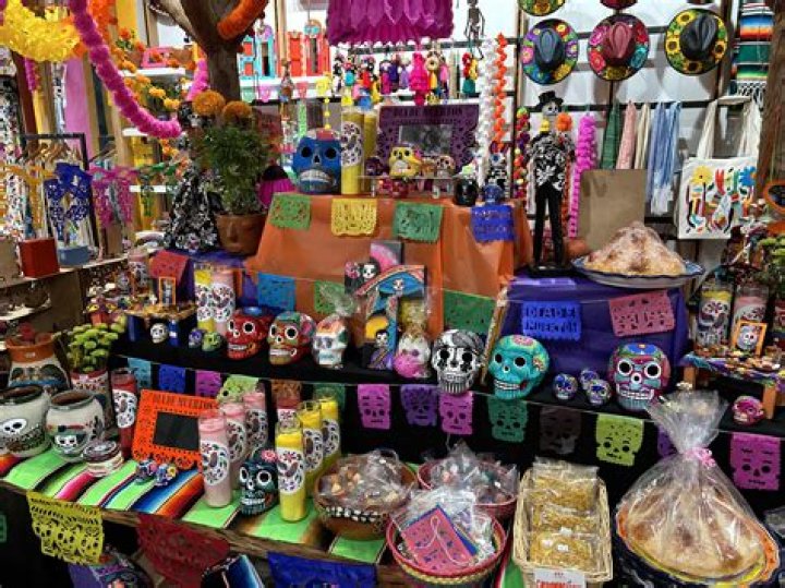 What should be on an ofrenda