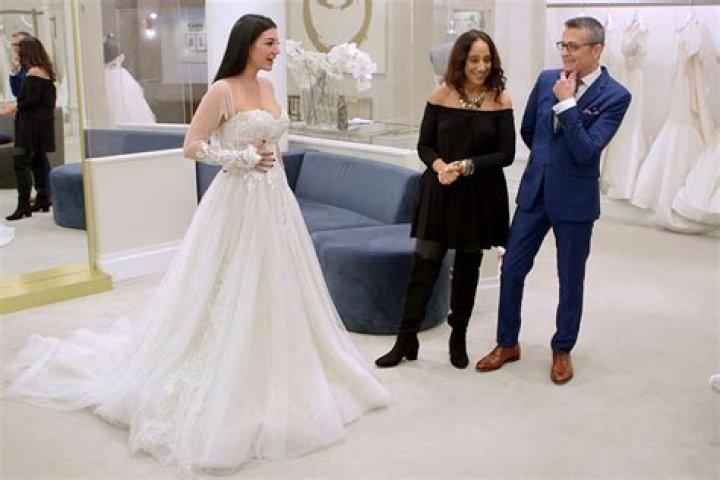 Which episode Monisha becomes sophisticated?