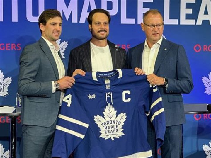 Who is the captain of the Toronto Maple Leafs 2018 2019